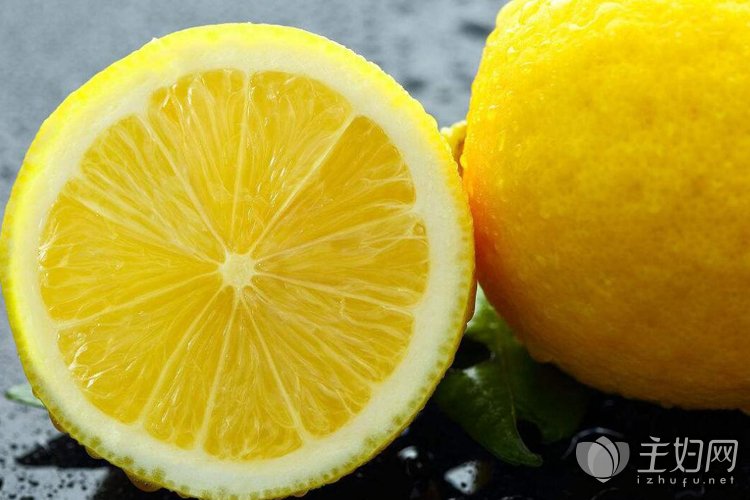 柠檬什么时候吃可以美白 喝柠檬水可以晒太阳
