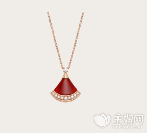 宝格丽推出七夕限定款项链 红裙闪耀女性魅力